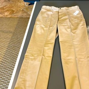 NWT Mens Brooks Brothers khaki chino pant. Style- Hudson. 36w x 32L